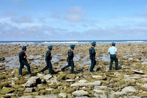 Exhibition on Vietnam’s Hoang Sa, Truong Sa archipelago - ảnh 1